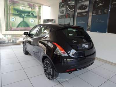 Lancia Ypsilon 1.0 FireFly 5 porte S&S Hybrid Gold Nero usata Venezia