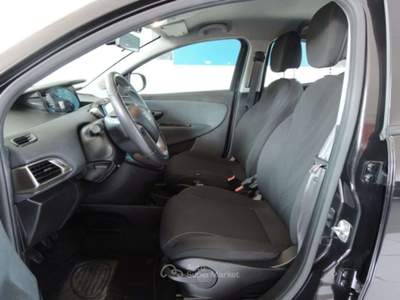 Lancia Ypsilon 1.0 FireFly 5 porte S&S Hybrid Gold Nero usata Venezia