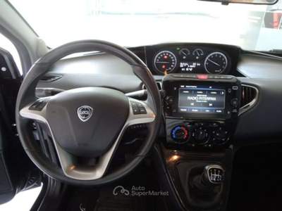 Lancia Ypsilon 1.0 FireFly 5 porte S&S Hybrid Gold Nero usata Venezia