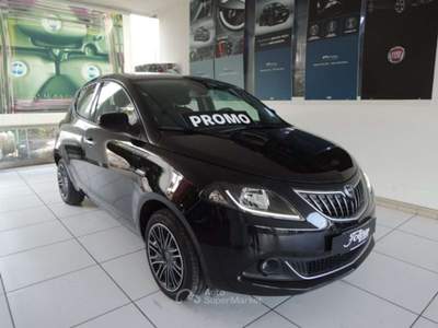Lancia Ypsilon 1.0 FireFly 5 porte S&S Hybrid Gold Nero usata Venezia
