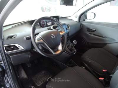 Lancia Ypsilon 1.0 FireFly 5 porte S&S Hybrid Gold Nero usata Venezia