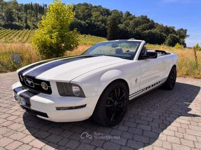 Ford Mustang 4.0 v6 Cabriolet Bianco usata San Miniato