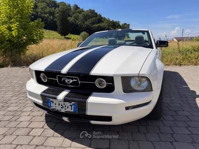 Ford Mustang 4.0 v6 Cabriolet Bianco usata San Miniato