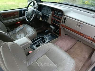 Jeep Grand Cherokee 5.2 V8 Limited GPL Nero usata San Miniato