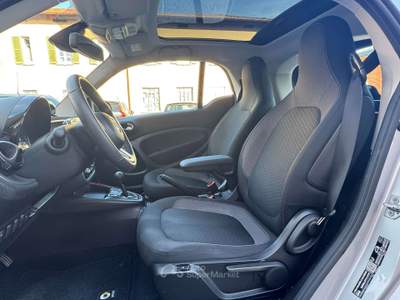 Smart ForTwo eq Prime 4,6kW TETTO PANO-CRUISE-RETROCAMERA Bianco usata Erba