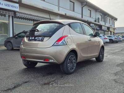 Lancia Ypsilon 1.0 Hybrid Ecochic Gold Oro usata Cento