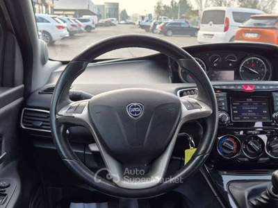 Lancia Ypsilon 1.0 Hybrid Ecochic Gold Oro usata Cento