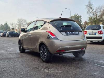 Lancia Ypsilon 1.0 Hybrid Ecochic Gold Oro usata Cento