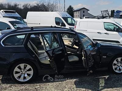 BMW Serie 3 330xd 4X4 CAMBIO AUTOMATICO Blu/Azzurro usata Santa Giuletta