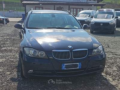 BMW Serie 3 330xd 4X4 CAMBIO AUTOMATICO Blu/Azzurro usata Santa Giuletta