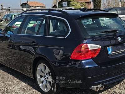 BMW Serie 3 330xd 4X4 CAMBIO AUTOMATICO Blu/Azzurro usata Santa Giuletta