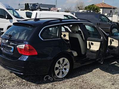BMW Serie 3 330xd 4X4 CAMBIO AUTOMATICO Blu/Azzurro usata Santa Giuletta