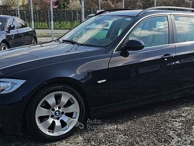 BMW Serie 3 330xd 4X4 CAMBIO AUTOMATICO Blu/Azzurro usata Santa Giuletta