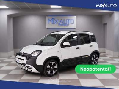 Fiat Panda Pandina Cross 1.0 Firefly Hybrid S&amp;S 70CV Bianco usata Latina