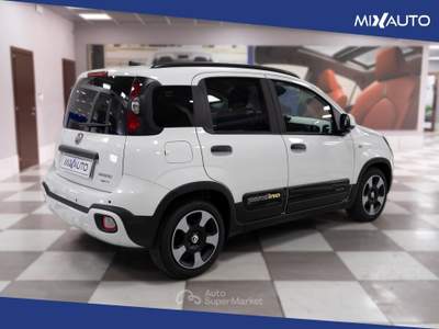 Fiat Panda Pandina Cross 1.0 Firefly Hybrid S&amp;S 70CV Bianco usata Latina