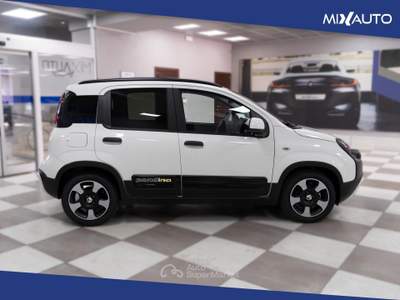 Fiat Panda Pandina Cross 1.0 Firefly Hybrid S&amp;S 70CV Bianco usata Latina