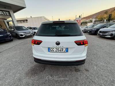 Volkswagen Tiguan Tiguan II 2021 2.0 tdi Life 150cv dsg Bianco usata Gualdo Tadino