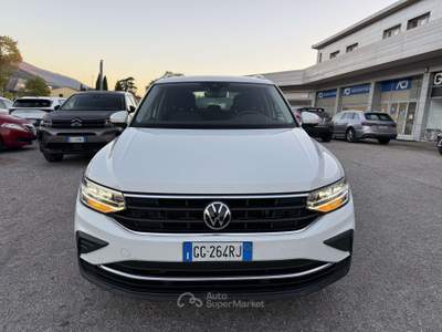 Volkswagen Tiguan Tiguan II 2021 2.0 tdi Life 150cv dsg Bianco usata Gualdo Tadino