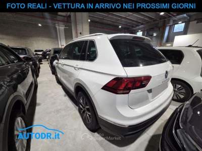 Volkswagen Tiguan 2.0 TDI 150CV DSG Life Carplay, AmbientPack, ACC Bianco usata Monte San Giusto