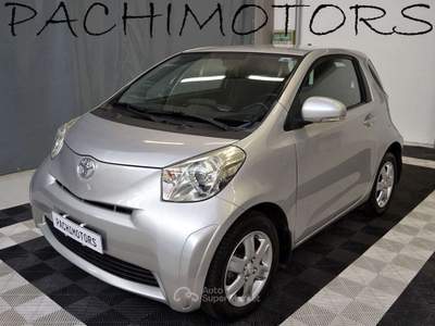 Toyota iQ 1.0 Automatica Unico Proprietario Ok Neopatentati Argento usata Monza
