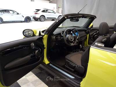 MINI Cooper 1.5 Cooper Essential Auto Unico Proprietario ** Giallo usata Monza