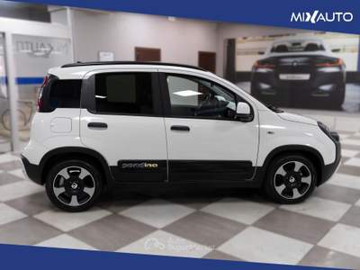Fiat Panda Pandina Cross 1.0 Firefly Hybrid S&amp;S 70CV Bianco usata Latina