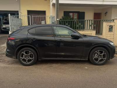 Alfa Romeo Stelvio Eleganza italiana e prestazioni da vera Alfa Nero usata Nardò