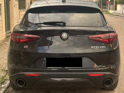 Alfa Romeo Stelvio Eleganza italiana e prestazioni da vera Alfa Nero usata Nardò