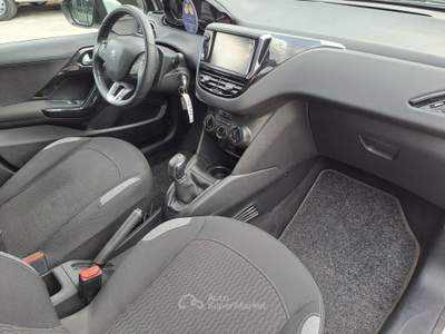 Peugeot 208 Hdi 75cv Restayling usata Giugliano in Campania