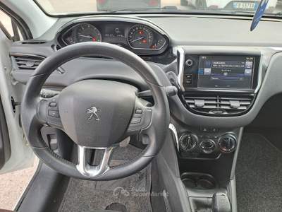 Peugeot 208 Hdi 75cv Restayling usata Giugliano in Campania