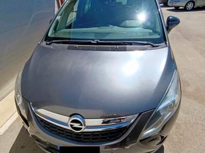 Opel Zafira Tanto spazio e comfort per ogni viaggio Grigio usata Nardò