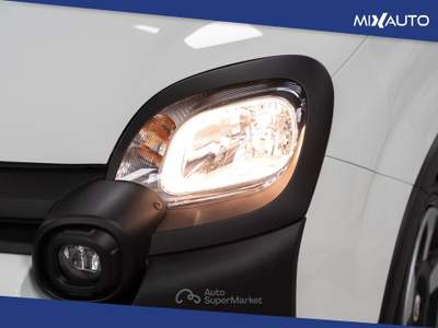 Fiat Panda Pandina Cross 1.0 Firefly Hybrid S&amp;S 70CV Bianco usata Latina