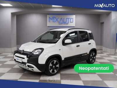 Fiat Panda Pandina Cross 1.0 Firefly Hybrid S&amp;S 70CV Bianco usata Latina