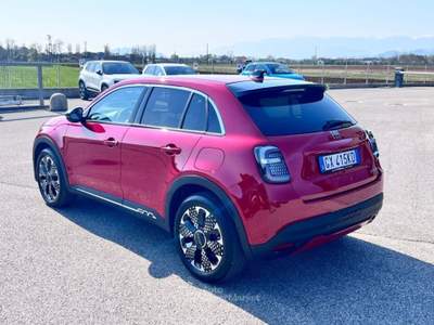 Fiat 600 Hybrid 100 CV DCT MHEV La Prima / Rosso Passione Rosso usata Pieve di Soligo