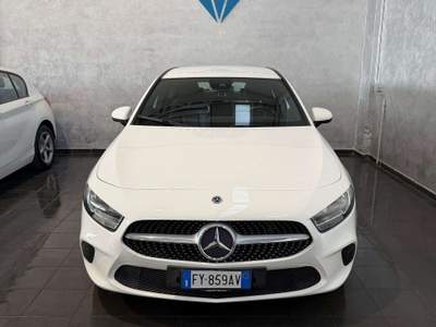 Mercedes-Benz Classe A A 180 NEOPATENTATI APPLE CAR PLAY Bianco usata Cornaredo