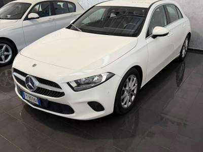 Mercedes-Benz Classe A A 180 NEOPATENTATI APPLE CAR PLAY Bianco usata Cornaredo