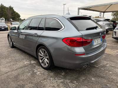 BMW Serie 5 520d 520d Touring Sport Grigio usata Mesagne