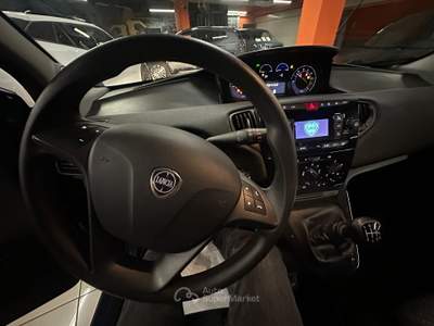 Lancia Ypsilon auto Blu/Azzurro usata Torino