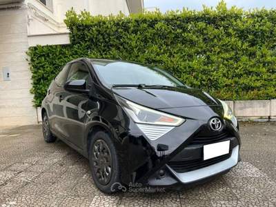 Toyota Aygo Connect 1.0 5 porte Automatica Nero usata Alberobello