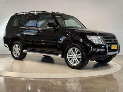 Mitsubishi Pajero 3.2 DI-D 16V aut. Instyle DPF 7 POSTI/TETTO Nero usata San Biagio di Callalta