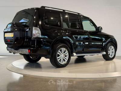 Mitsubishi Pajero 3.2 DI-D 16V aut. Instyle DPF 7 POSTI/TETTO Nero usata San Biagio di Callalta