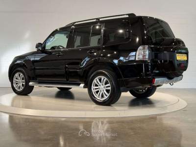 Mitsubishi Pajero 3.2 DI-D 16V aut. Instyle DPF 7 POSTI/TETTO Nero usata San Biagio di Callalta