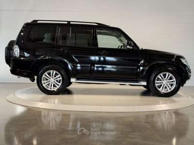 Mitsubishi Pajero 3.2 DI-D 16V aut. Instyle DPF 7 POSTI/TETTO Nero usata San Biagio di Callalta