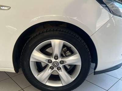 Opel Zafira Zafira III Tourer 2.0 cdti 7 POSTI 110cv Bianco usata Caravaggio