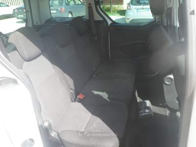 Peugeot Partner 4x4 5 posti autovettura Bianco usata San Michele Salentino