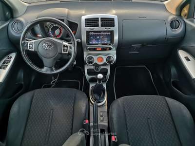 Toyota Urban Cruiser 1.4 d-4d Awd 4x4 Argento usata Foligno