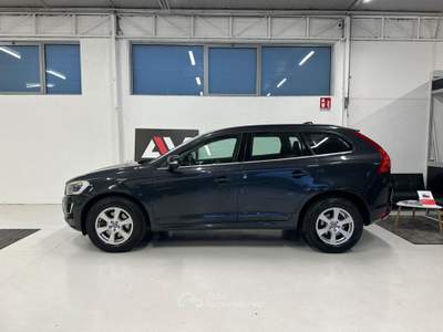 Volvo XC60 2.4 d4 Momentum awd 181cv geartronic Grigio usata Sacile