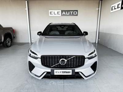 Volvo XC60 B5 2.0 AWD MHEV Autom. Plus Dark Iva Esposta Grigio usata Sedriano