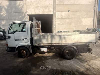 Nissan Cabstar RIBALTABILE TRILATERALE Bianco usata Silvano d'Orba