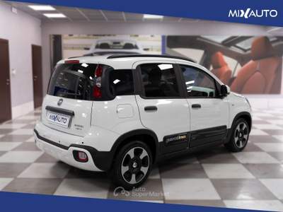 Fiat Panda Pandina Cross 1.0 Firefly Hybrid S&amp;S 70CV Bianco usata Latina